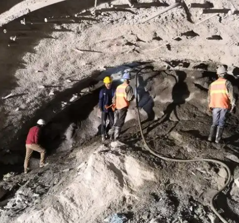 芦溪拱顶带模注浆料的施工流程及注意事项